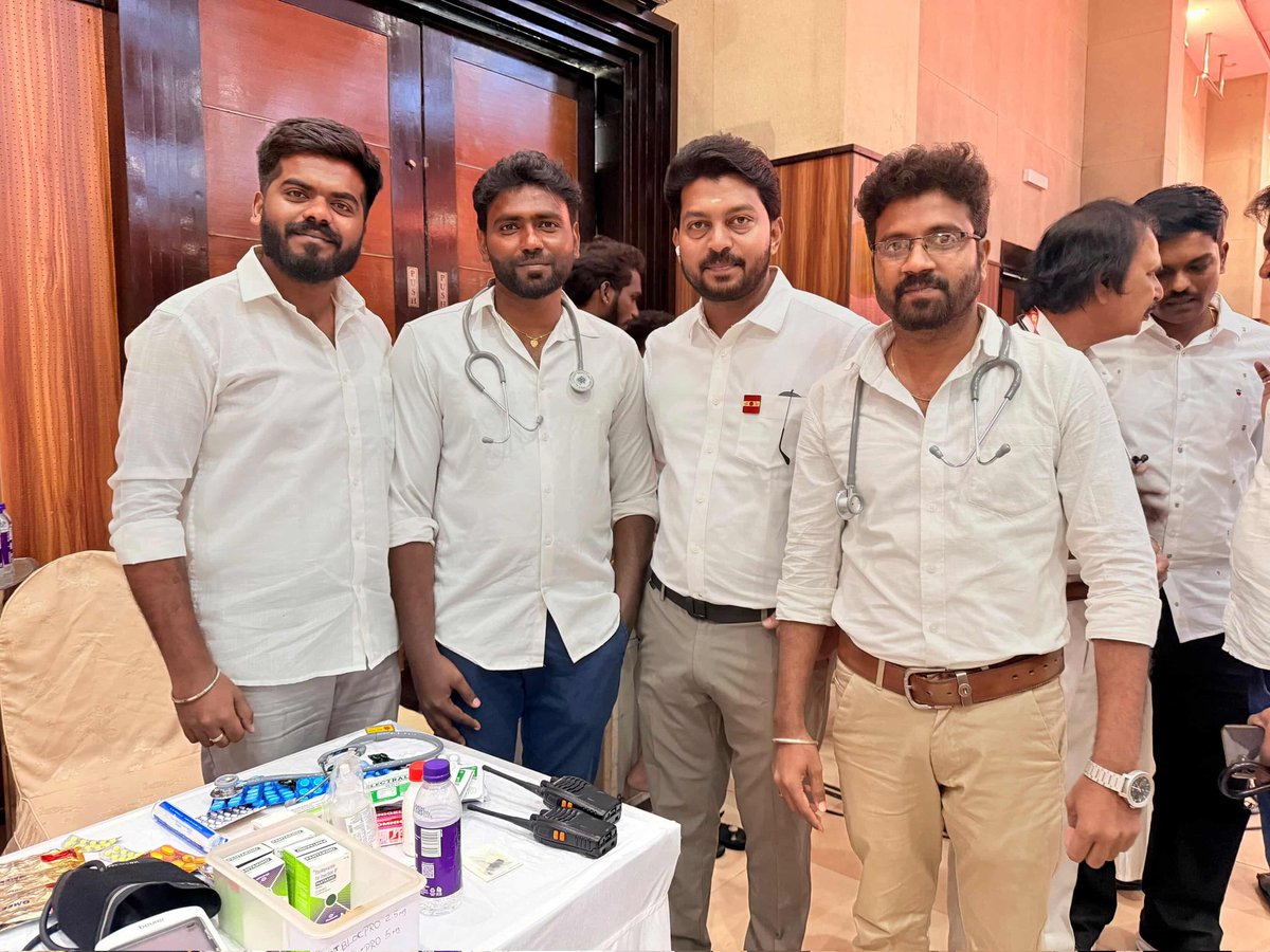 balambbs10's tweet photo. சமத்துவத்தைப் போற்றும் தமிழக வெற்றிக் கழகத் தலைவர், வெற்றித் தலைவர் அவர்கள் தலைமையில் நடைபெற்ற சமத்துவ கிறிஸ்துமஸ் விழா...

#tvk #Christmas2025 #doctor squad 🩺💥💥✨️✨️ https://t.co/ji0543HGSk