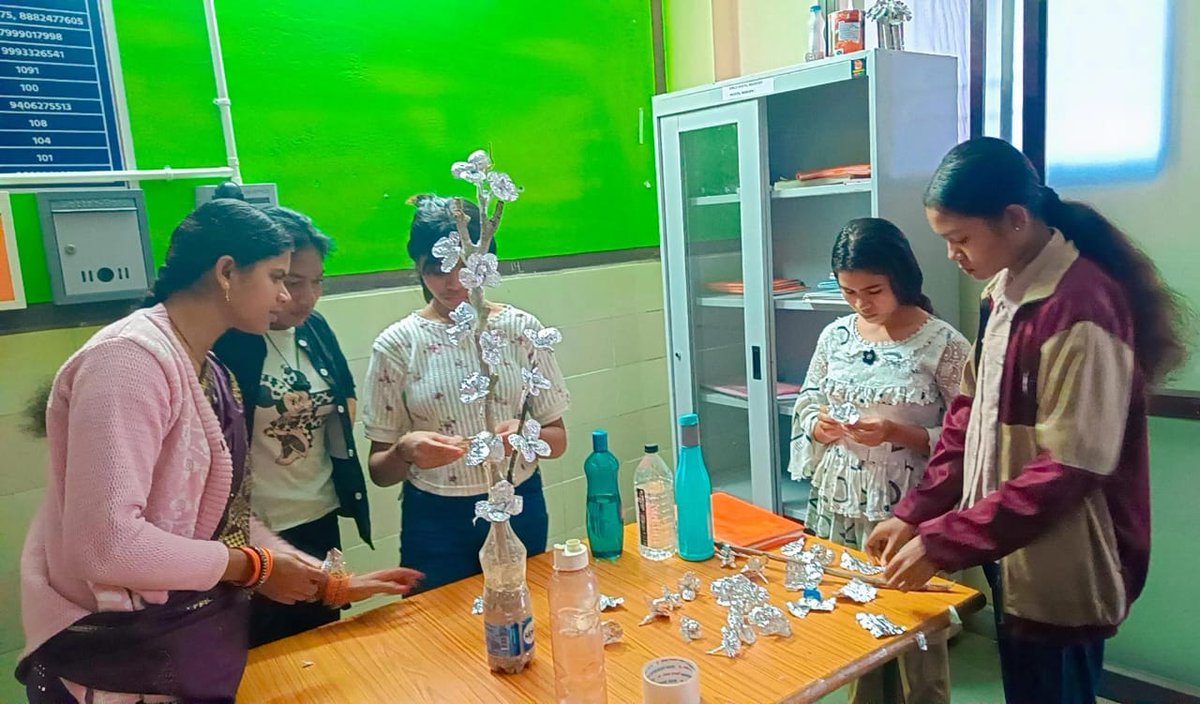 PMSHRIEMRSBW's tweet photo. Best out of Waste. 
Creativity outshines when a child belongs to tribal belt and is studying in EMRS. 
#Tribal_Empowerment
#EMRS https://t.co/UepJpfyczY