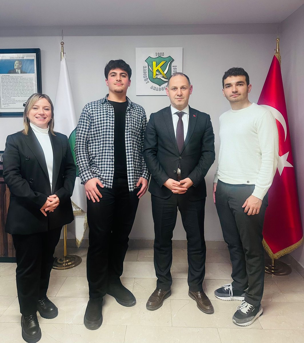 2025 mezunlarımızdan Muhammed Ali Irmak (Yeditepe Üni. – Yazılım Geliştirme) ve Kayra Kağan Altunkaya (Erasmus Univ. of Rotterdam – Economics &amp; Business Economics) okulumuzu ziyaret etti.
Nazik ziyaretleri için teşekkür ederiz. #Mezunlarımız #GururTablomuz #KadıköyAnadoluLisesi