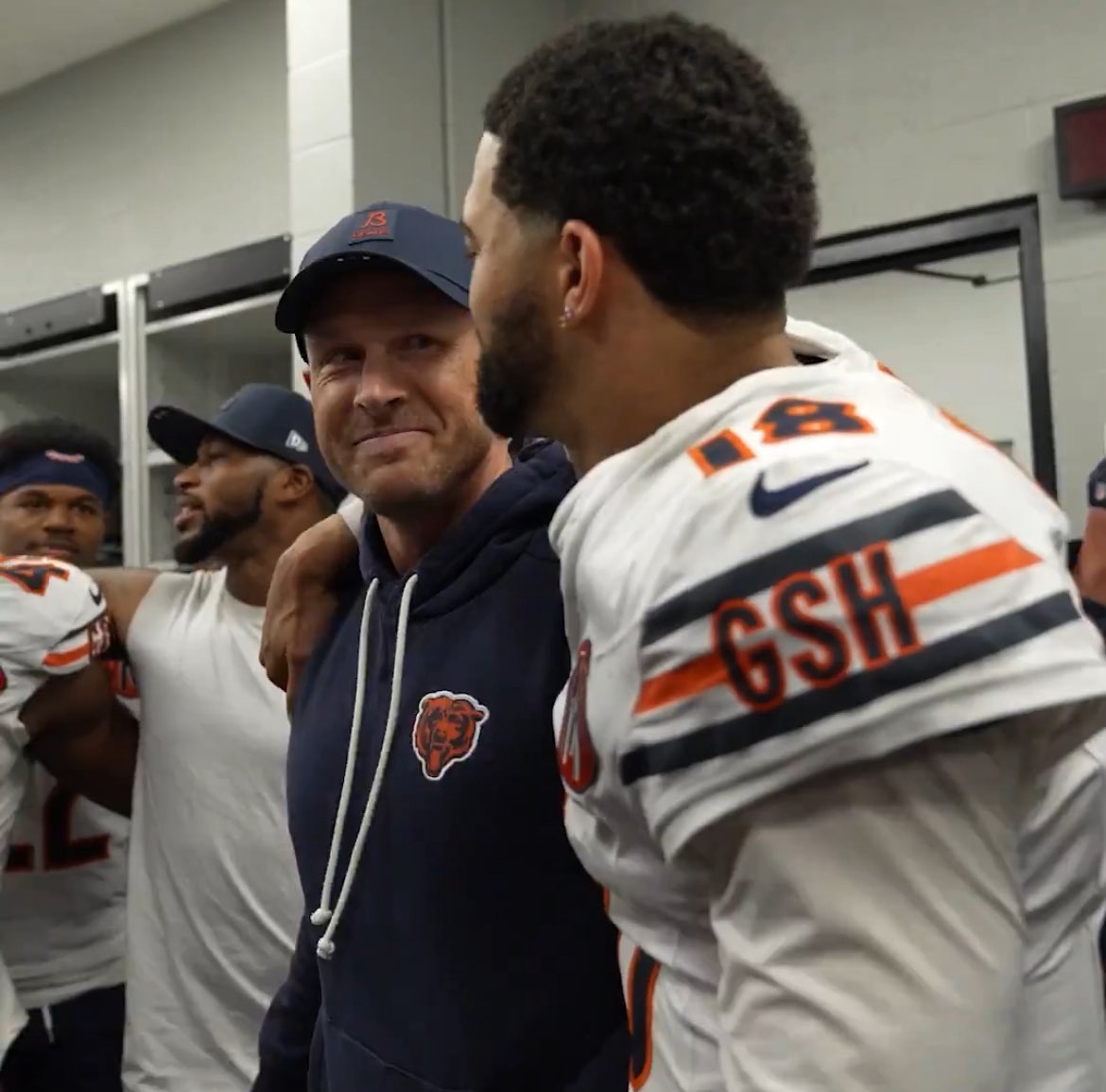 SecondCityBears's tweet image. There are 25(!) BEARS on this list. That’s INSANE. 

It’s incredible what the ripple effects are of being a good team in the NFL. Shout out to Bears fans for getting the job done. 🐻 ⬇️