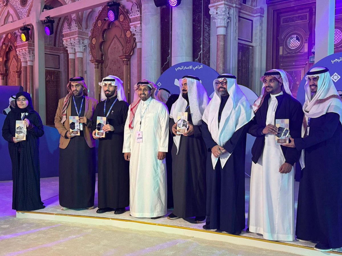 Qaweltech's tweet photo. #SalamAward
الحمد لله تم تكريمنا عن مشروع #qaweltech في معرض #DeveGO في المركز الثالث

المشروع يعنى بتطوير العمليات التشغيلية
في قطاع المقاولات
في المبيعات و المشتريات وتكوين فرق العمل وتتبع مراحل المشاريع
ب تقنية #الذكاء_الاصطناعي https://t.co/VSR55miaYb