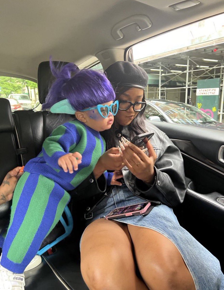 ix_bigm's tweet image. The epitome of “who’s texting us” 🤣