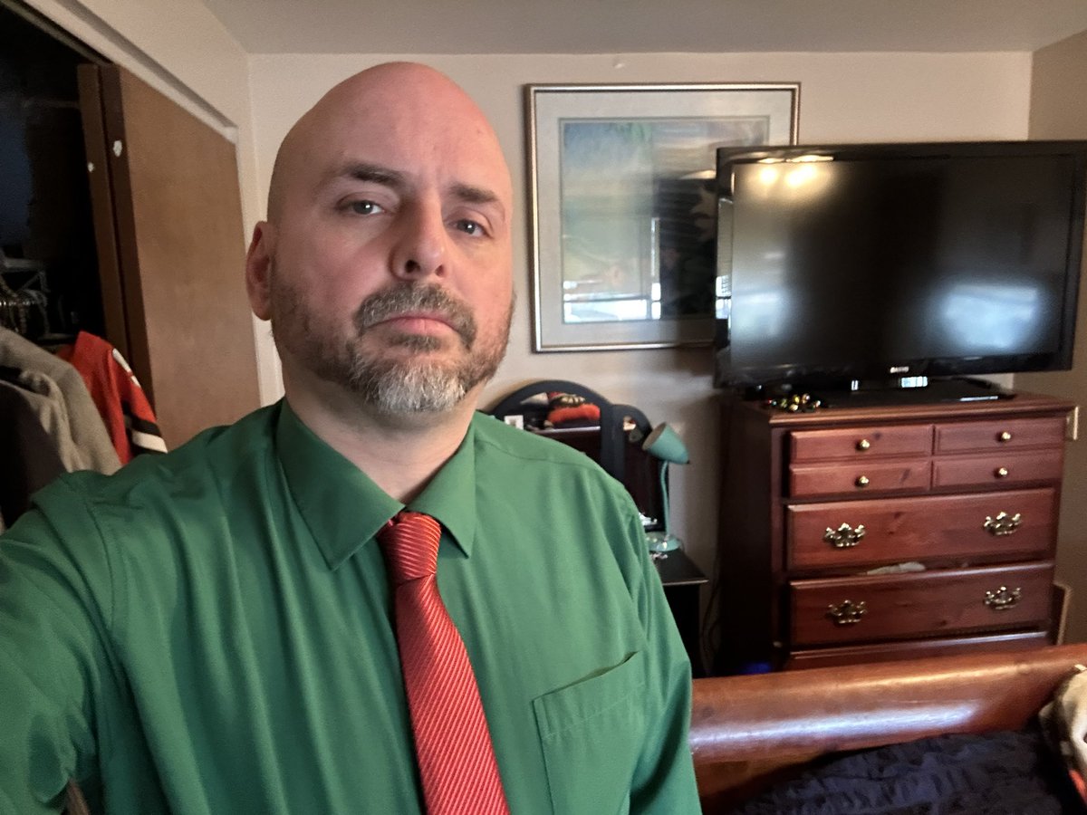 Last shift before I get a nice 3 days off in a row. Might as well be a little
Festive