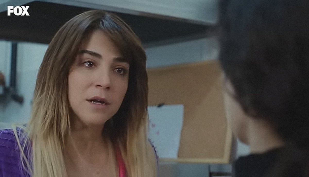 Viki288533's tweet image. Ceyda fino ad ieri dava la colpa a Sirin...ora dà la colpa a Sarp. La verità è che Bahar non sa prendere una decisione perché teme di essere giudicata, subisce la pressione del giudizio degli altri, come quello di Ceyda, e non li vuole deludere...

#laforzadiunadonna