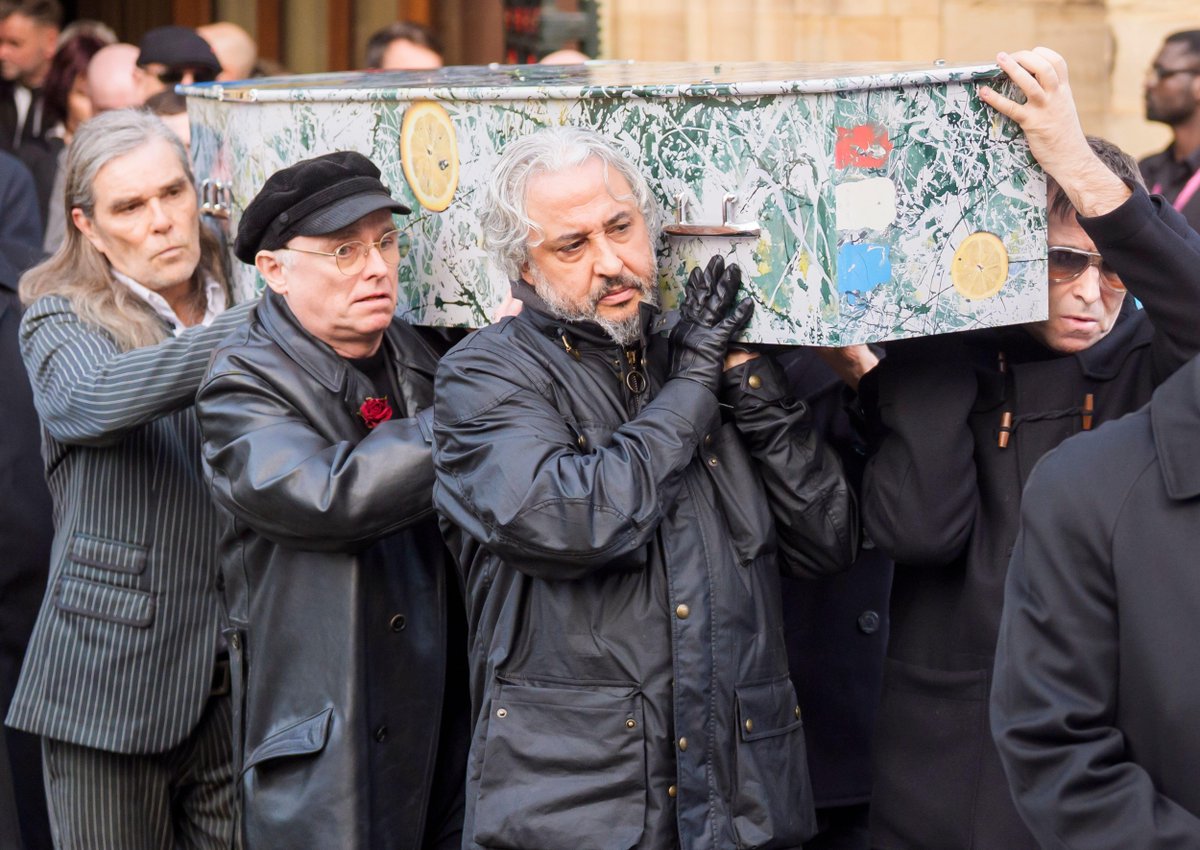 Ian Brown, Andrew Innes, Alan 'Reni' Wren and Liam Gallagher  carry the coffin from the funeral service of former Stone Roses and Primal Scream bass player Gary Mounfield, who was known as Mani, at Manchester Cathedral.

Image ID: 3DCFP55/Danny Lawson/PA