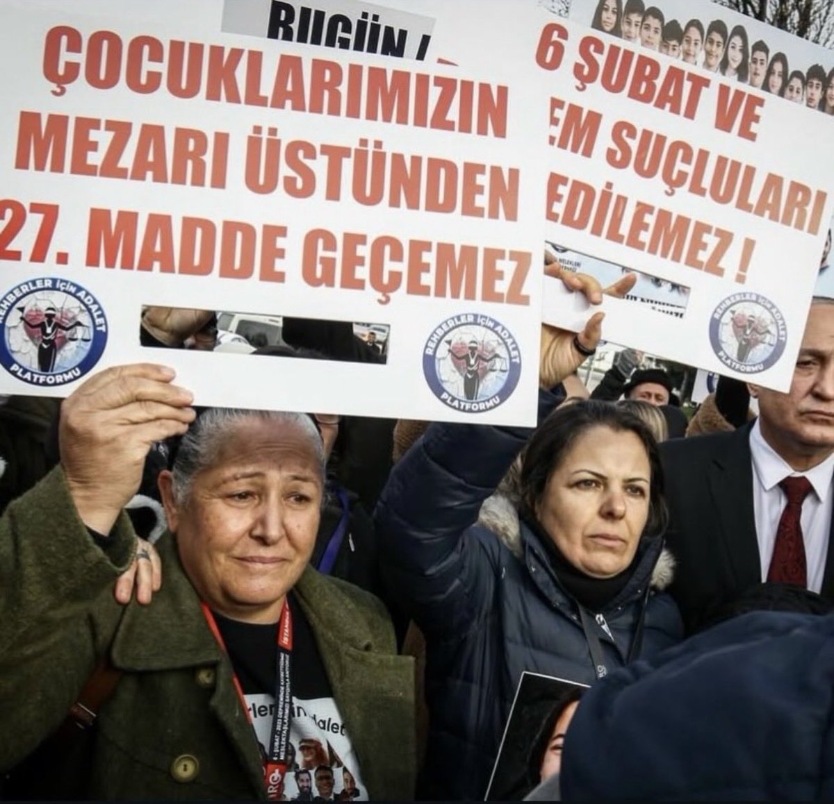 muysun's tweet photo. Çürük binalarda on binler öldü. Suçluları Bizler affetmedik. Sizlerde affedemezsiniz. Hepsi cezasını çekmeli. #6ŞubatınAffıOlmaz 27. Maddeye Hayır https://t.co/JUHAcvpteZ