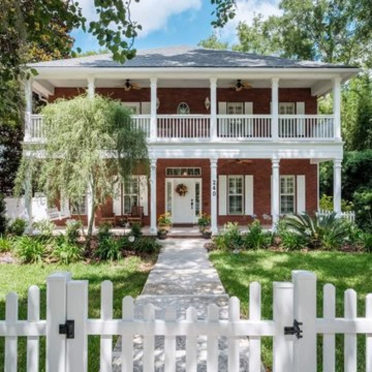 TomTrishReilly's tweet photo. A custom home build recently came to life with our consultative support, blending your vision with expert guidance. You benefit from decades of experience in both real estate and construction. Let’s create your dream together. #NewberryRealEstate #RealEstateExperts https://t.co/baGmSFlbm1