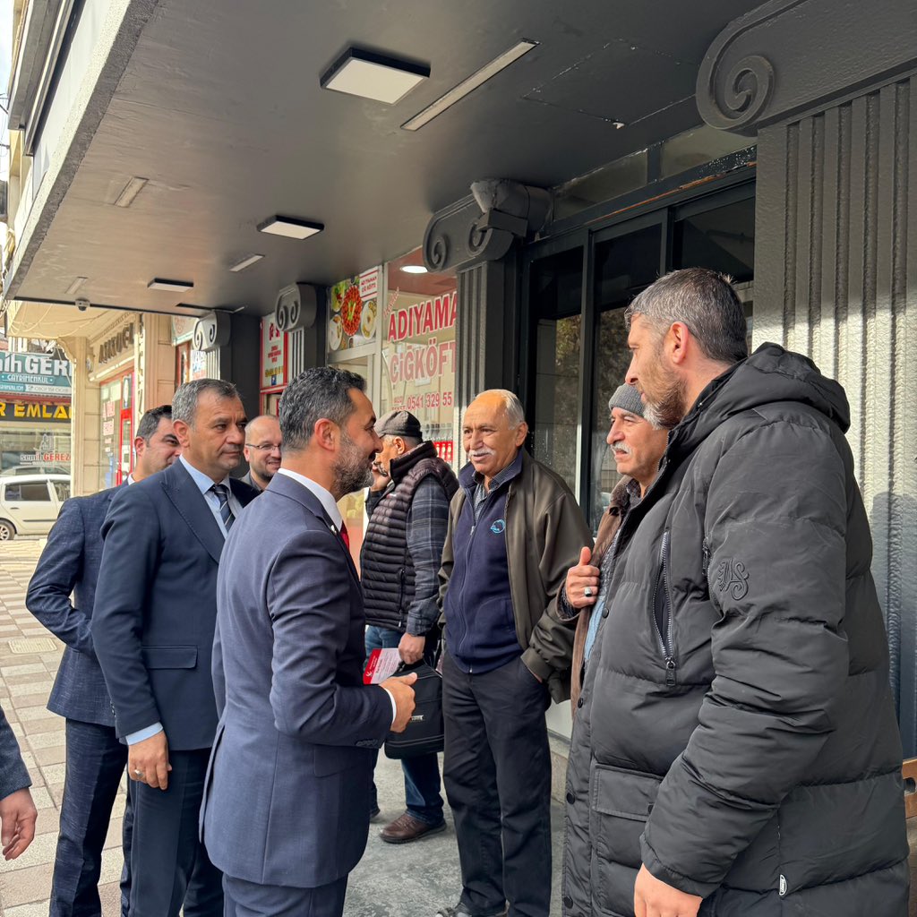 StkRefah38315's tweet photo. 📍ZİLE/TOKAT

Anadolu Buluşmaları kapsamında; Genel Başkan Yardımcımız Sayın Bilal Yıldırım, Zile ilçesinde esnaf ve vatandaşlarımızla bir araya gelerek, Genel Başkanımız Sayın Dr. Fatih Erbakan'ın selamlarını iletti. https://t.co/baYFffTEiD