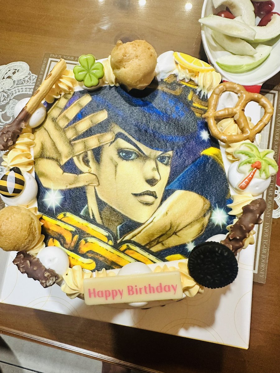 wchahmouy's tweet image. 這是我第一次..買生日蛋糕，主角卻不在…

今年，我很早就把孩子的生日安排好了。
蛋糕也提早訂了。

兒子說他喜歡 JoJo😳
我其實不認識，但沒關係，孩子喜歡的，我就想給他。

八百塊而已，不是什麼大錢。
但那顆蛋糕裡，裝的是我這個媽媽，提前好幾天就開始期待的心。…