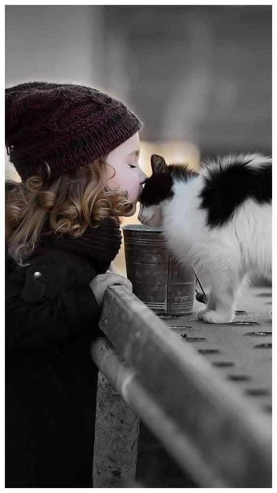 تتشابه الأيام إلى حدٍّ رهيب، وكأنها تُطبق علينا أبواب التغيير