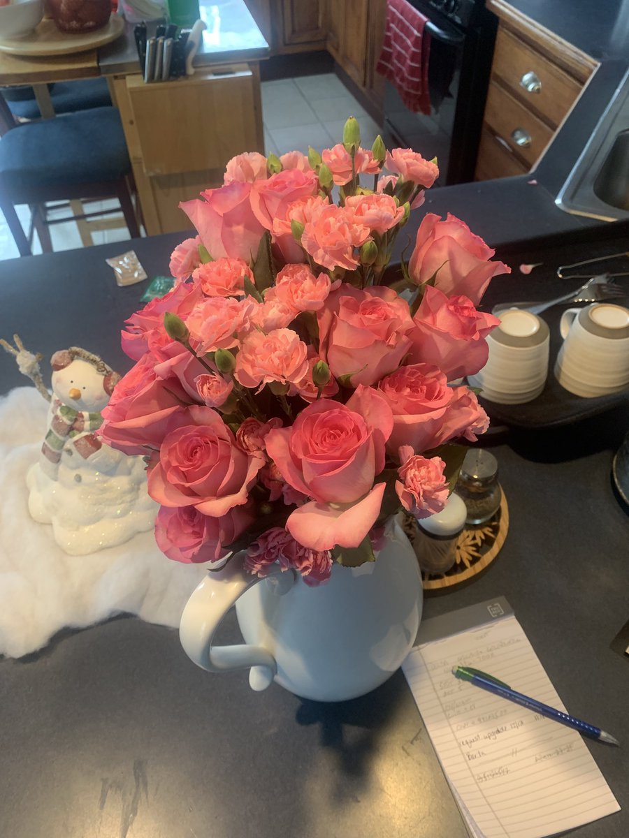 My human <a href="/callmetrash69/">ShiftingOpossum (Opossum)</a> sent my flowers for my birthday ^^ I got to arrange them all pretty ^^