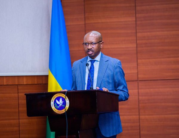 Senateri Gasana Alfred yatowe nk’Umuyobozi mushya wa Komisiyo ya Politiki n’Imiyoborere muri Sena y’u Rwanda, asimbuye Dr. Usta Kayitesi wagizwe Umunyamabanga wa Leta muri Minisiteri y’Ububanyi n’Amahanga n’Ubutwererane. #Rwanda
