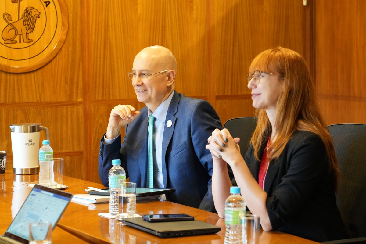 #MIC | El ministro de Industria y Comercio, <a href="/JavierGimenezGZ/">Javier Giménez</a>, acompañado del viceministro de Mipymes, <a href="/gustavogimenezf/">Gustavo Gimenez F.</a>, recibieron al nuevo Representante Residente de <a href="/PNUDPARAGUAY/">PNUD Paraguay</a>, José Vicente Troya, y su equipo de trabajo (...)