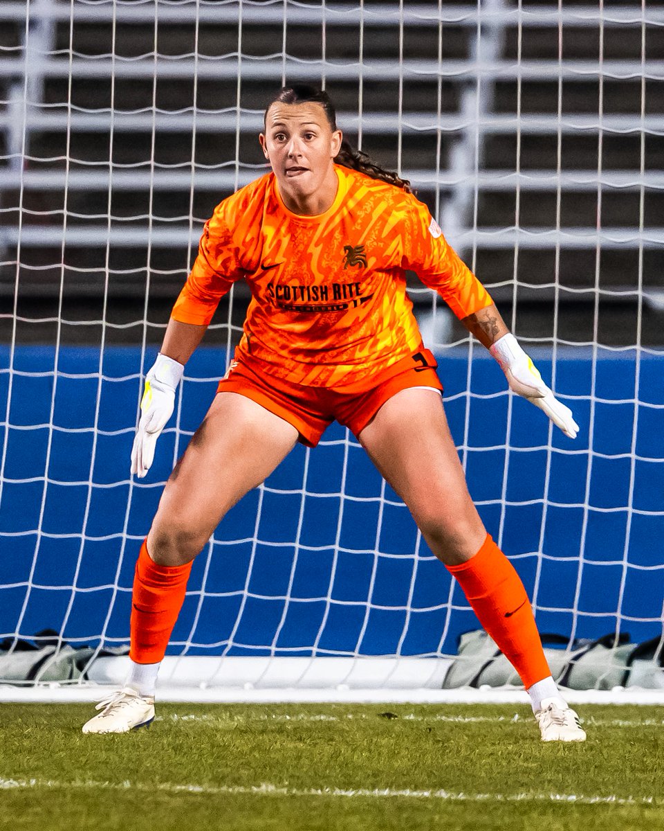 GainbridgeSL's tweet image. 😤 @_ryleefoster's built DIFFERENT!

This full-stretch penalty save secured a point for @dallastrinityfc in its final match of 2025 🧤