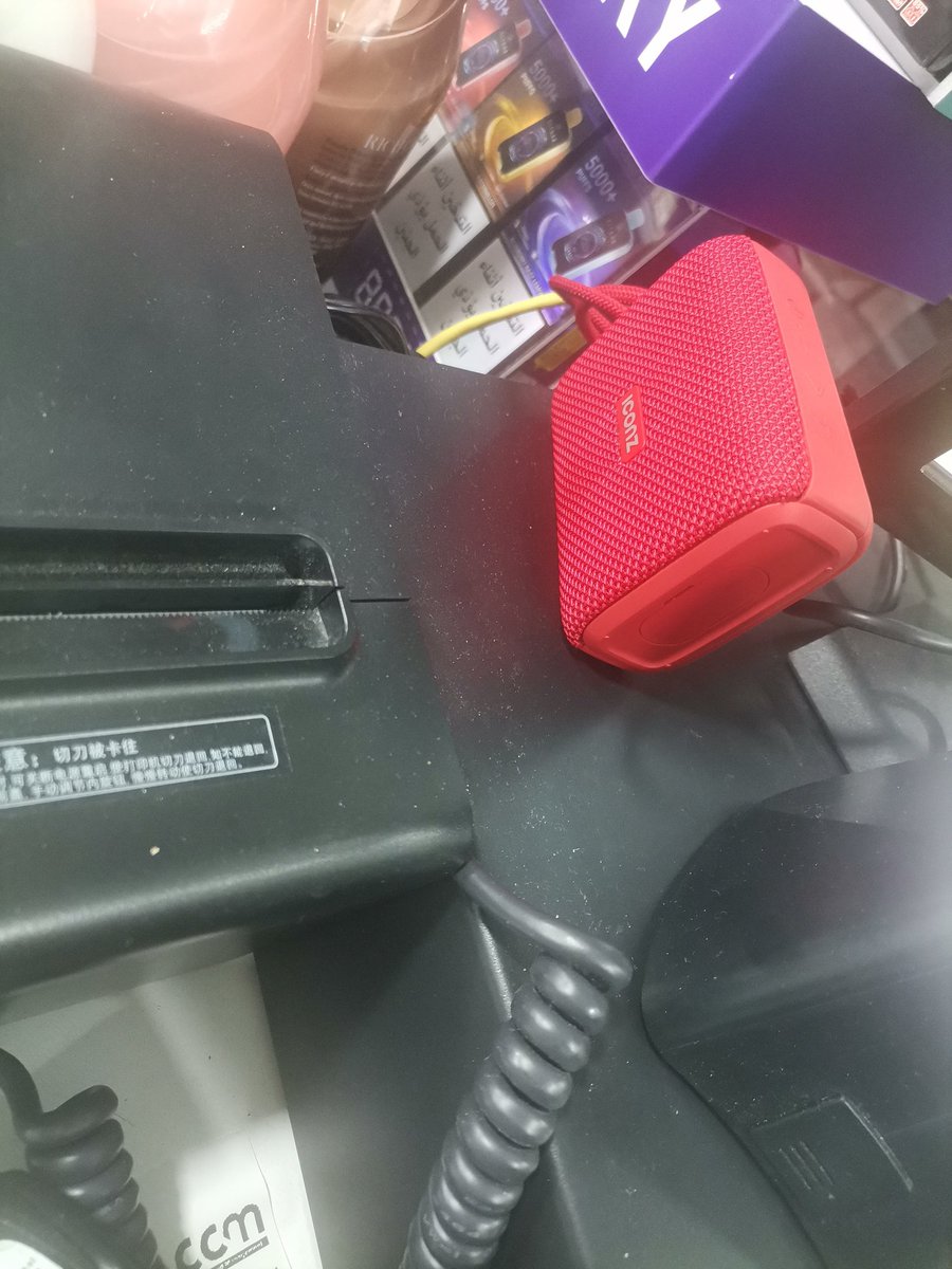 جبت معي mini speaker عالشغل وحاطها أغاني كريسماس ت حس ب أجواء العيد 🥰🎉💃🏻