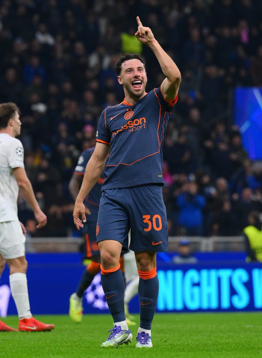 Cria do Terrão. Presente nerazzurro 🦅⚫🔵

Carlos Augusto passando pra desejar uma boa semana a todos 🇧🇷