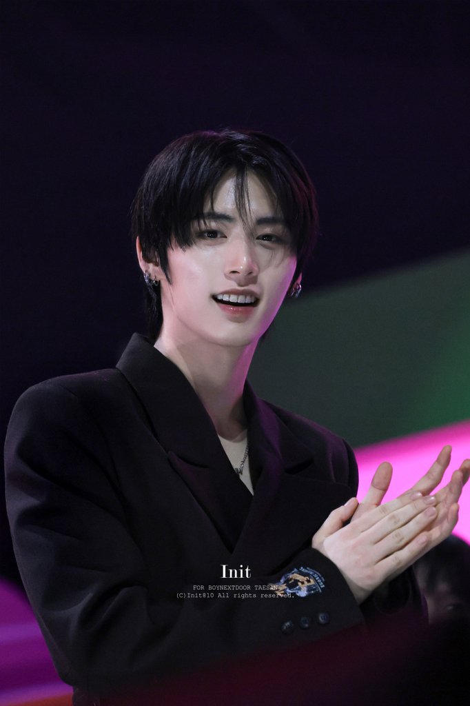 Init810's tweet image. 251220 예쁘다아아

#BOYNEXTDOOR #TAESAN
#보이넥스트도어 #태산