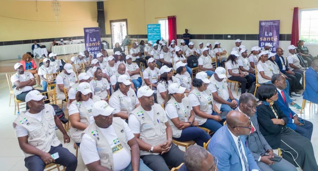OMS_GABON's tweet photo. 📜 Tombée de rideau sur la formation AVoHC-SURGE, une avancée significative dans le renforcement de la capacité du #Gabon🇬🇦 à faire face aux urgences sanitaires, avec 65 experts nationaux immédiatement mobilisables par le #COUSP, avec l’appui de @OMS_GABON et #AfricaCDC https://t.co/W6xpFbxg3V