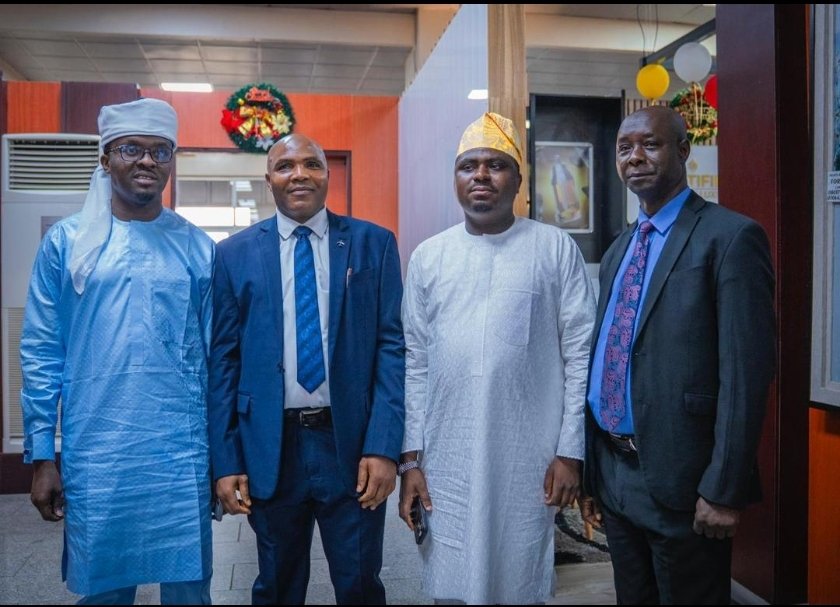 Dawakiii's tweet image. Ganduje's aides ✌️🙏