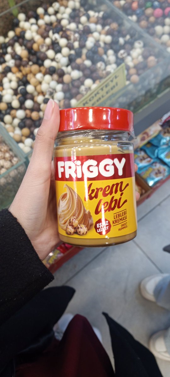busrakorr_'s tweet photo. Çorumlu olmama rağmen bunu görünce bende şaşırdım. Hangi talebin arzı bu kimin aklına gelmiş kxhskzb #kremlebi #friggy https://t.co/kUKH6Ue8Mi