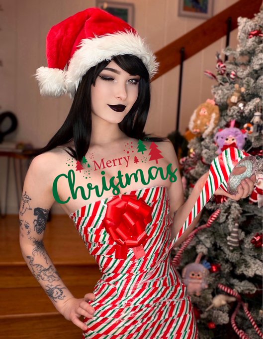 Do u want a goth girl for Christmas? https://t.co/vrBVqGI04q