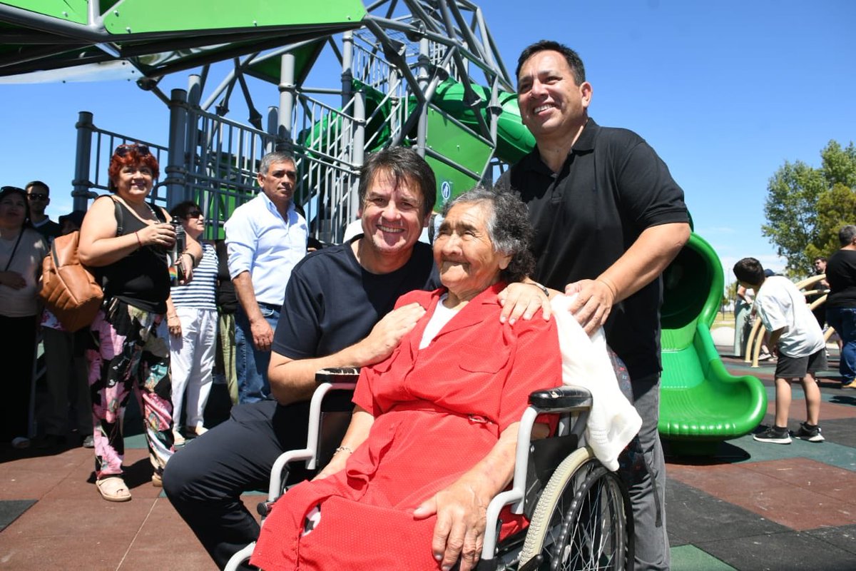 ¡Neuquén suma un nuevo espacio de jerarquía! El intendente <a href="/MarianoGaidoOk/">Mariano Gaido</a> inauguró el parque temático de dinosaurios en Unión de Mayo. Con 800m², juegos de vanguardia, piso blando y luminaria LED, es el cuarto parque de este tipo en la ciudad. ¡Ideal para disfrutar en familia!