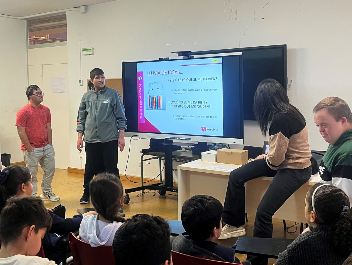 Tasubinsa's tweet image. 📚🤝 Desde TASUBINSA en #Tudela hemos compartido una jornada de sensibilización en el colegio Dos de Mayo de #Castejón, a invitación de su apyma.
Con el cuento Elmer, el elefante multicolor 🐘🌈 trabajamos diversidad, respeto y aceptación desde edades tempranas💜
#discapacidad