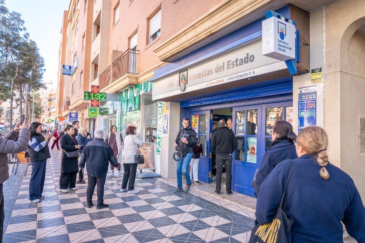 indaloto's tweet photo. 🍀✨ ¡La suerte vuelve a sonreír a INDALOTO-RoquetasDeMar!

El Sorteo Extraordinario de la Lotería de Navidad 2025 ha dejado en nuestro municipio un quinto premio, el 60649, que ha repartido 2,7 millones de euros tras la venta de 45 series
🎉 ¡Enhorabuena a todos los premiados! https://t.co/3cztDeWmCb