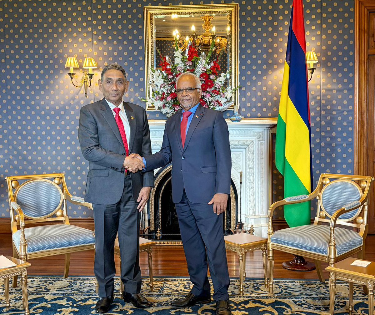 Congratulations to High Commissioner <a href="/MasoodImv/">Masood Imad</a> on presentation of his Letters of Credentials as the Non-Resident High Commissioner of the Maldives to the Republic of Mauritius. 

I am confident that the friendship and cooperation between the #Maldives and #Mauritius will