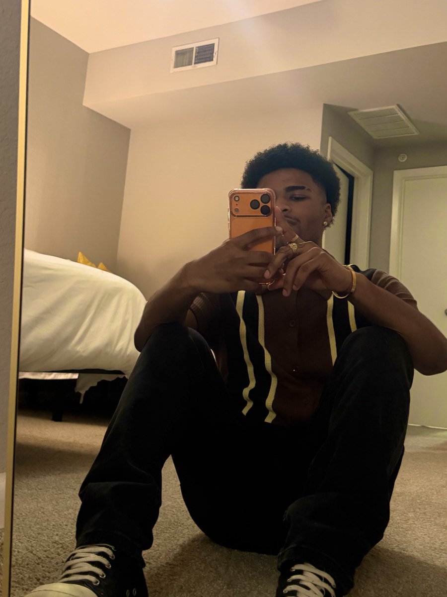 notbrynden's tweet photo. wyd? https://t.co/4wu2RH1aAT