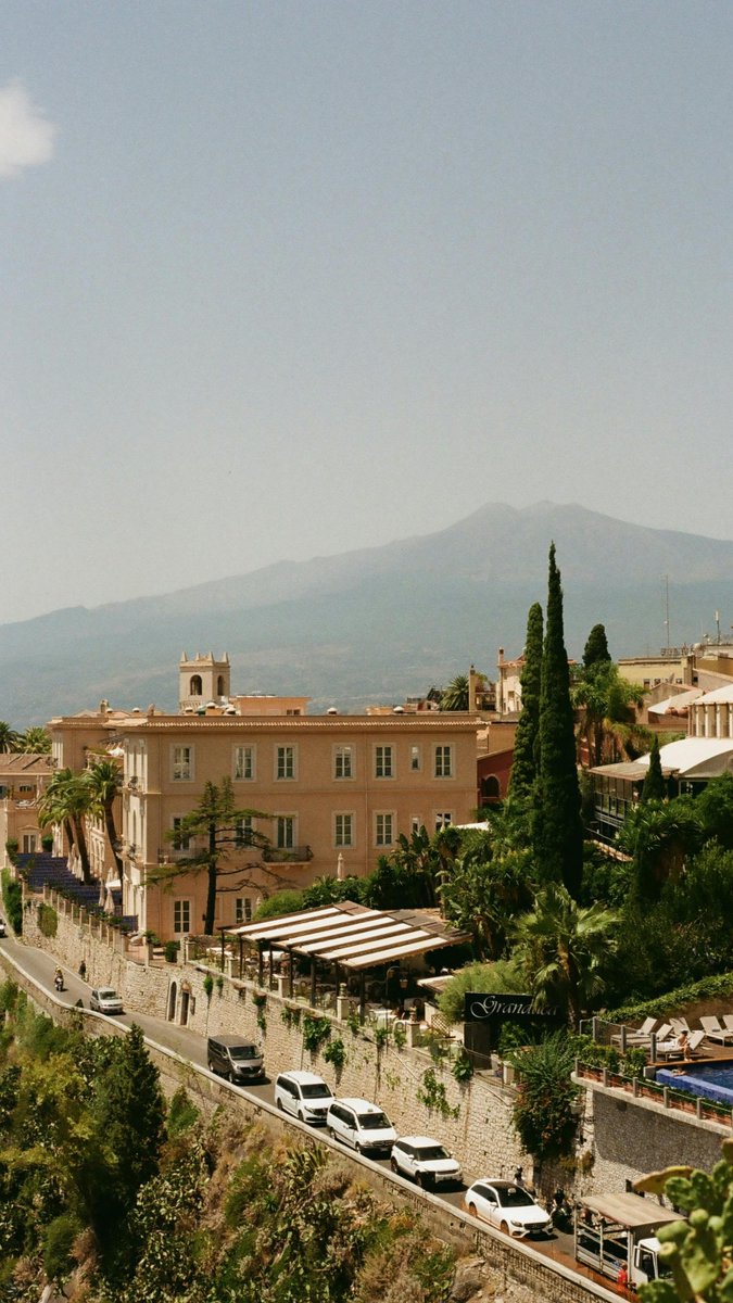 Wallsy Wallpaper tweet media