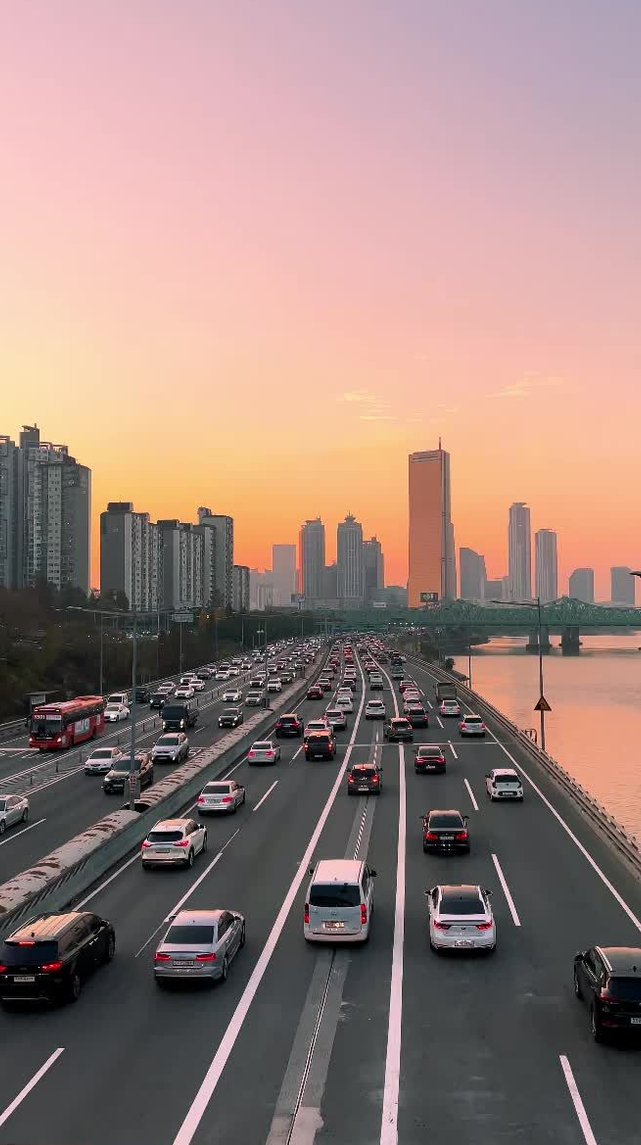 AlissonFCosta's tweet image. おはよう☀️ 静かに過ごしたい。片付けタイム。深呼吸しよ 📱 🗣️