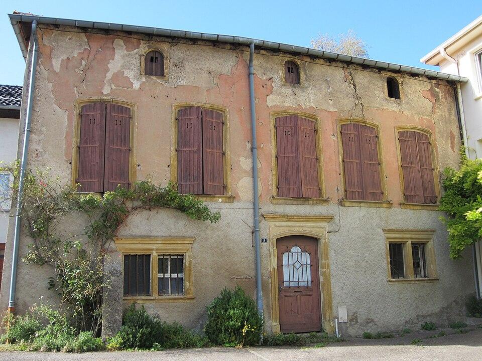 MonumentumFr's tweet image. Ancienne maison du pasteur Paul Ferry, dite le Migomay à #Plappeville (#Moselle) Maison habitée par Paul Ferry, pasteur ayant soutenu la controverse avec Bossuet, et représentant le plus affirmé de la communaut...
Suite 👉 monumentum.fr/monument-histo…
#Patrimoine #MonumentHistorique