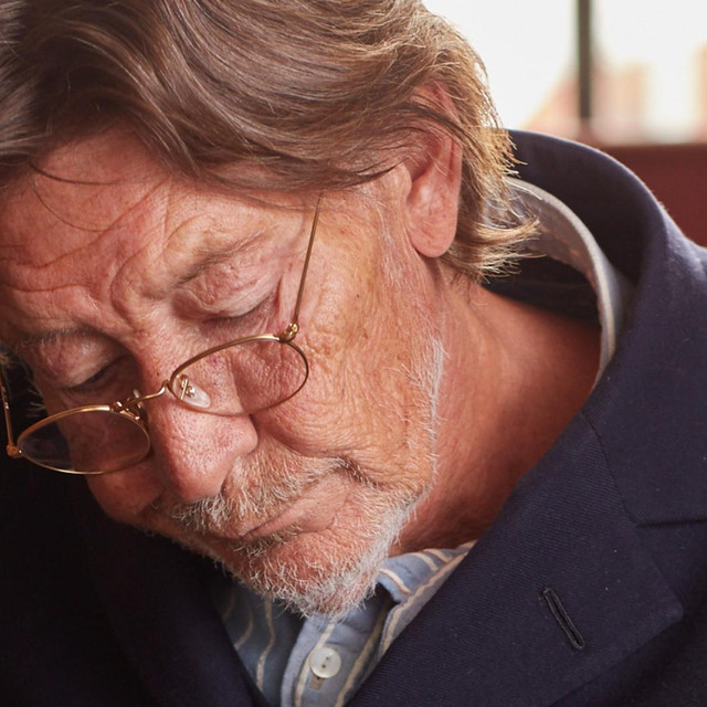 ThatEricAlper's tweet image. Heartbroken to hear of Chris Rea’s passing. A storyteller of roads, longing, and home, his songs wrapped warmth and honesty around everyday moments. "Driving Home for Christmas" will always feel like a shared memory. Rest easy.