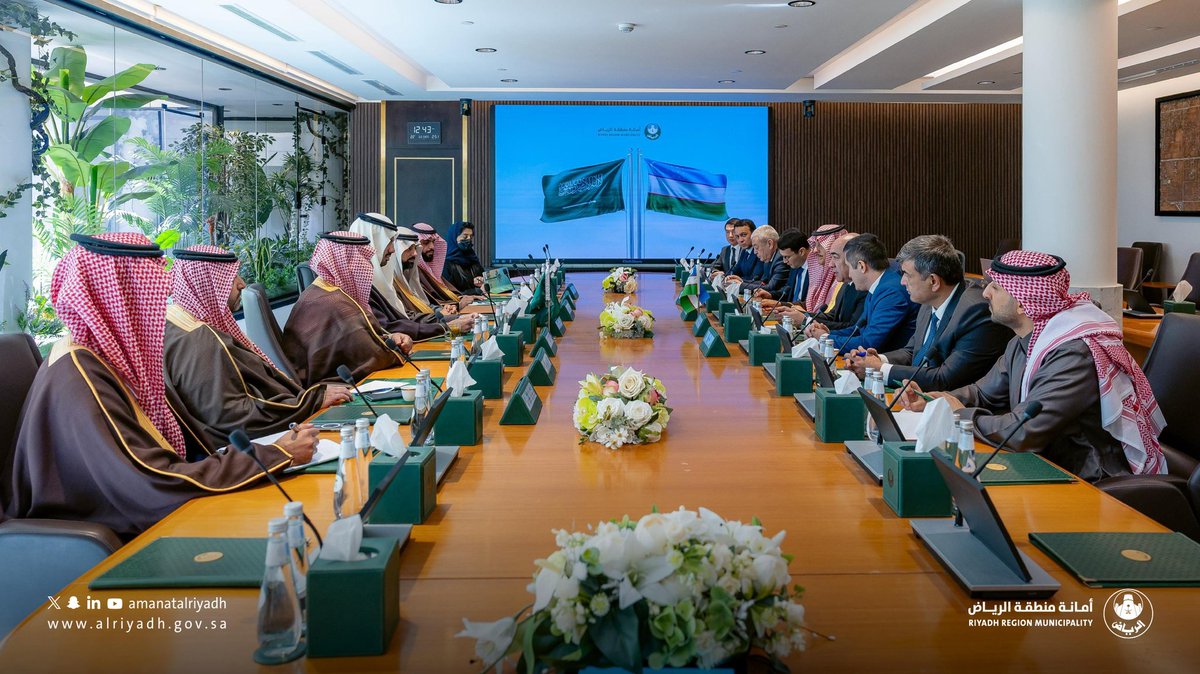 Amanatalriyadh's tweet photo. صاحب السمو الأمير د. فيصل بن عيّاف،
أمين منطقة الرياض، يلتقي معالي محافظ منطقة
طشقند بجمهورية أوزباكستان السيد ميرزاييف زوير
طايروفيتش، والوفد المرافق له، في إطار تعزيز سبل
التعاون المشترك وتبادل الخبرات في مجالات
التنمية والمشاريع النوعية.

للمزيد 🔗
https://t.co/wm3x9so01x https://t.co/kXQXtStp29