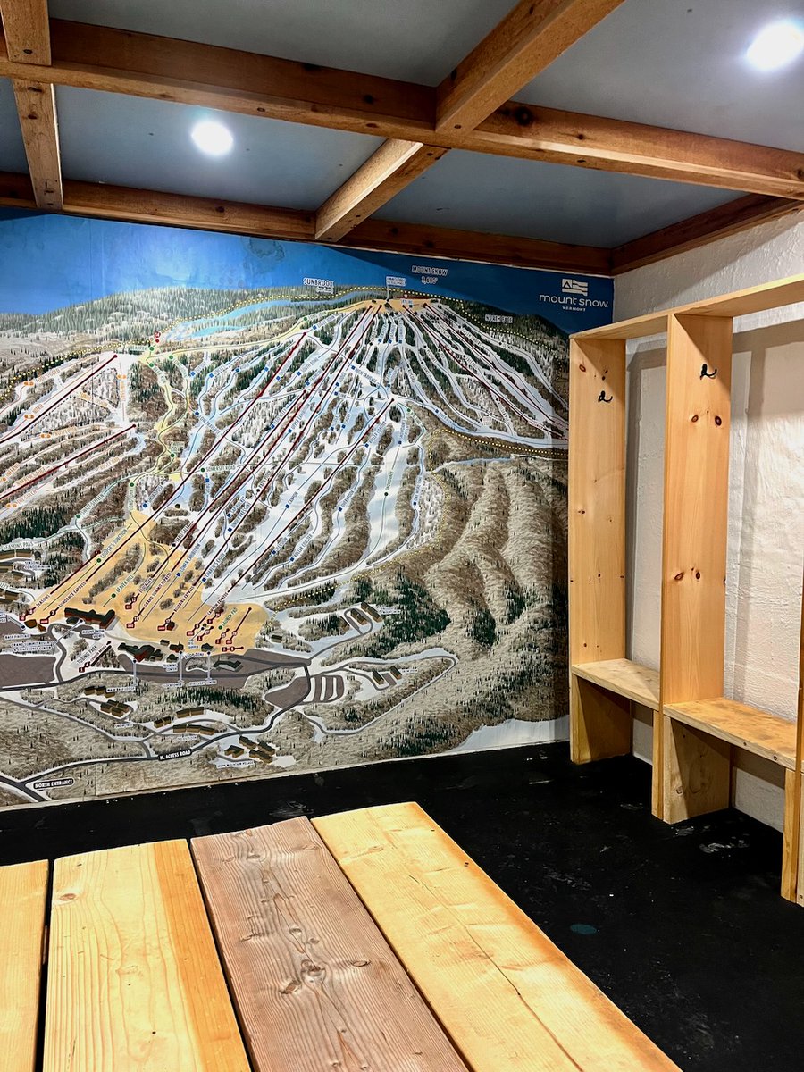 Vermont comfort and charm just minutes from skiing⛷️
The delicious breakfast, cozy common spaces, convenient ski room, bar, and adorable innkeeper pup make staying at The Kitzhof the classic Vermont stay you've been dreaming of!
🔗 thekitzhof.com 
#visitvt