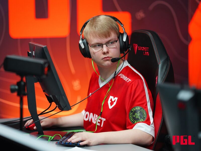 readtldr's tweet image. According to various rumours, Falcons could be replacing kyxsan 🇲🇰 and TeSeS 🇩🇰 with a Finnish duo of Aleksib 🇫🇮 and Jimpphat 🇫🇮

Could this move put Falcons ahead of Vitality? 🤔