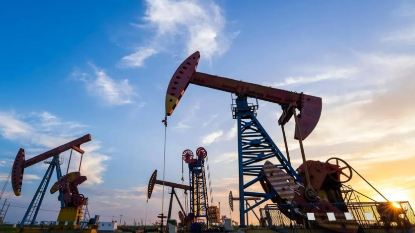 أسعار النفط تتجه نحو أسوأ أداء شهري منذ 2023 