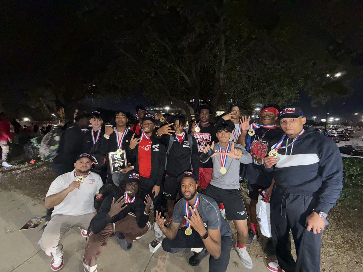 LDefreeze's tweet image. Agtg🙏🏽 .Built, not bought. 6A D1 STATE CHAMPS. 🏆 #ProgramWin #StateTitle
History made. Legacy continued. STATE CHAMPS. 🏆 #Tradition #6AD1 STATE CHAMPIONS 🥇#state #champions #txfb #houstontakeover @RecruitEastside @1_fwilson @dctf