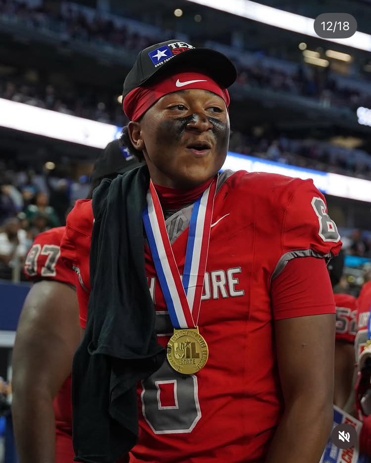 LDefreeze's tweet image. Agtg🙏🏽 .Built, not bought. 6A D1 STATE CHAMPS. 🏆 #ProgramWin #StateTitle
History made. Legacy continued. STATE CHAMPS. 🏆 #Tradition #6AD1 STATE CHAMPIONS 🥇#state #champions #txfb #houstontakeover @RecruitEastside @1_fwilson @dctf