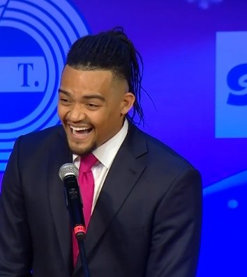 Ζωή σαν παραμύθι 
Από το μπουλιγκ, τον ρατσισμό, την ψυχολογική πίεση 
Έφτασε να πάρει Ολυμπιακό μετάλλιο, να κάνει πανελλήνιο ρεκόρ, να βραβεύεται 
Πάντα χαμογελαστός και με όμορφα λόγια 
Keep flying Manolo 🩵🤍