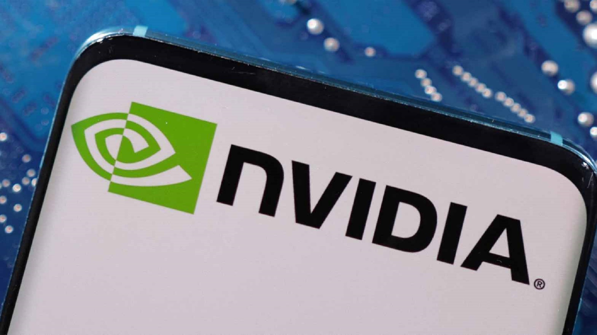 إنفيديا تستعد لاستئناف تصدير رقائقها المتطورة إلى #الصين 