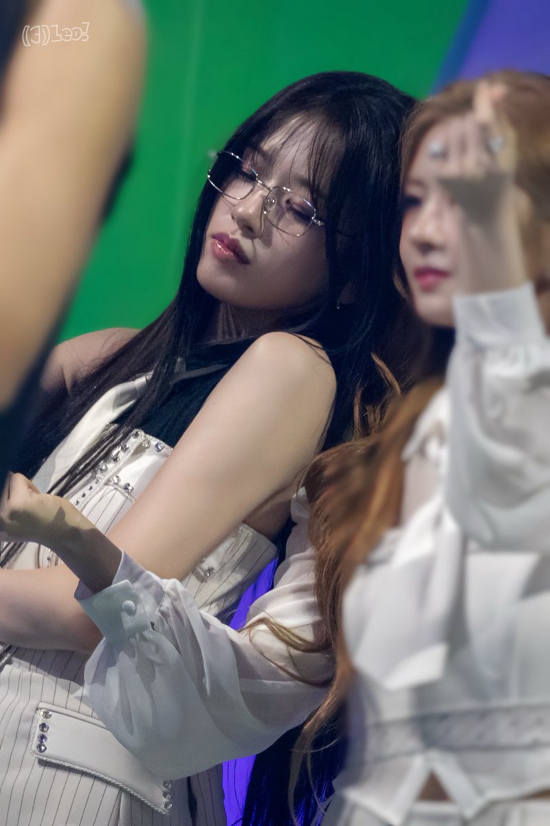 kitschjin's tweet photo. call me old fashioned but i was born and raised to serve my husband. i was destined to cook for him, bathe him, do his laundry and wash the dishes. my only purpose in life is to cater to his needs. and if he cheats? that's MY fault 🤦🏻‍♀️ https://t.co/raFdbSr5jc