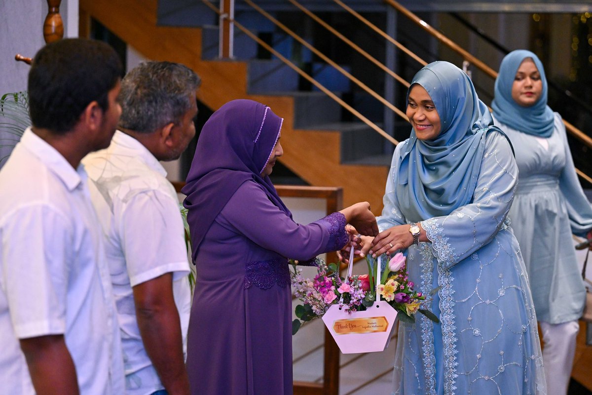 presidencymv's tweet photo. First Lady @sajidhaamohamed graces the Staff Appreciation Night organised by Thireeha Institute held at Tree House, Hulhumalé. She presented awards to 18 staff members and special recognition awards to two individuals. The event was held to mark the institution’s Eighth Anniversary.