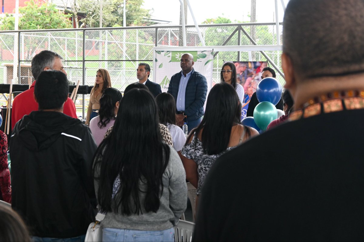 CRCcauca's tweet image. 🙋🏾‍♂️🫱🏽‍🫲🏾 En el marco de la alianza entre la #CRC, Gestora Social y Secretaría #DAFE de #Popayán, se realizó el cierre de los procesos de educación ambiental, con la certificación de 79 dinamizadores ambientales, quienes culminaron un proceso de formación de 40 horas.