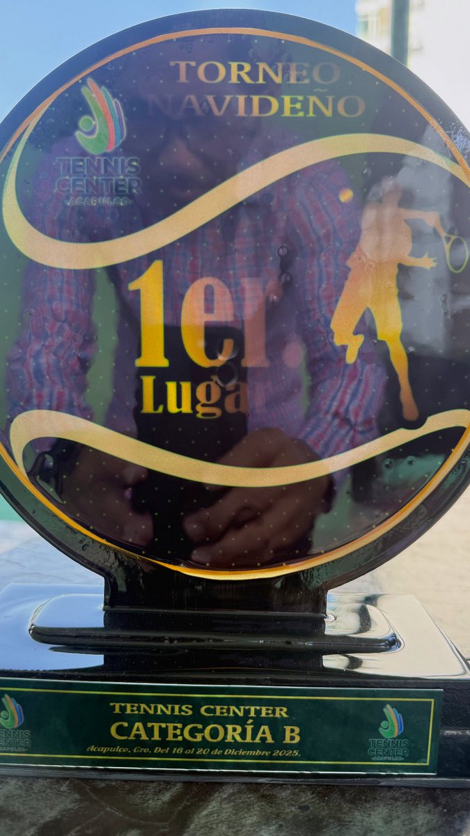 Entre lesiones, bajones y gripe… volví.
1er LUGAR Torneo Navideño (Tennis Center, Acapulco).
Gracias familia y a quienes creen en mí.
¿Qué reto estás superando hoy?
crisoforoibanez.com