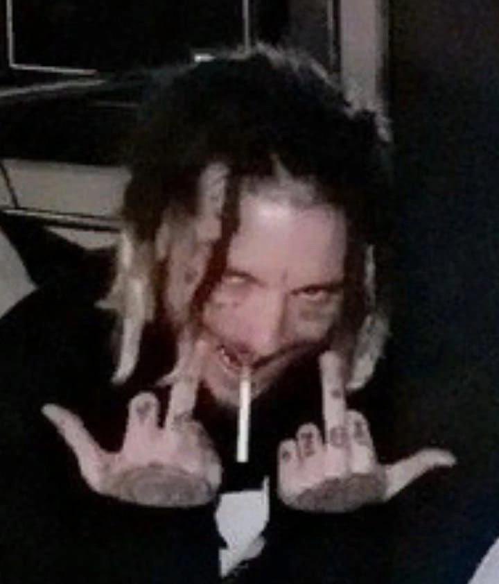 RunawaySwitch's tweet image. I ain’t goin’ back no more. Been a fuckup my whole life. Shits gettin’ old. This wrestlin’ shits the only thing I’ve ever been good at. Family fucked it up for me, but I ain’t trynna’ lean on that name no more.

Fuck a Sharpe. Fuck that family.

I’m a Runaway.