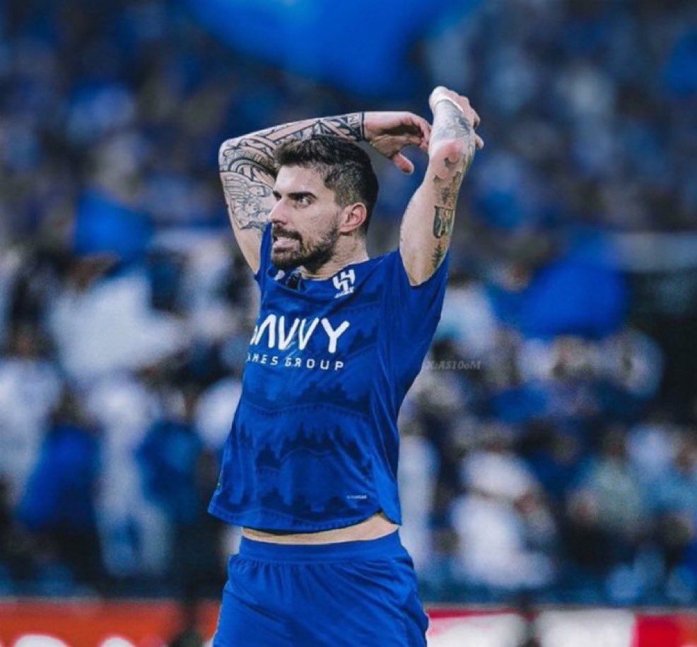 اللاعبين في مركزه ماينعدون والسوق مليان 
نقدر نجيب الافضل ؟ نعم 

لكن مستحيل يكون بمثل احترافية نيفيز وعطائه ورغبتة باللعب مستحيل يكون حاضر في المباراة ذهنيًا قبل استعداده بدنيًا مثل الروبن 

جددووو مع الرولز اغصبوه عطوه شيك ابيض يختار الرقم الي يبيه بس خلوه ينثبر