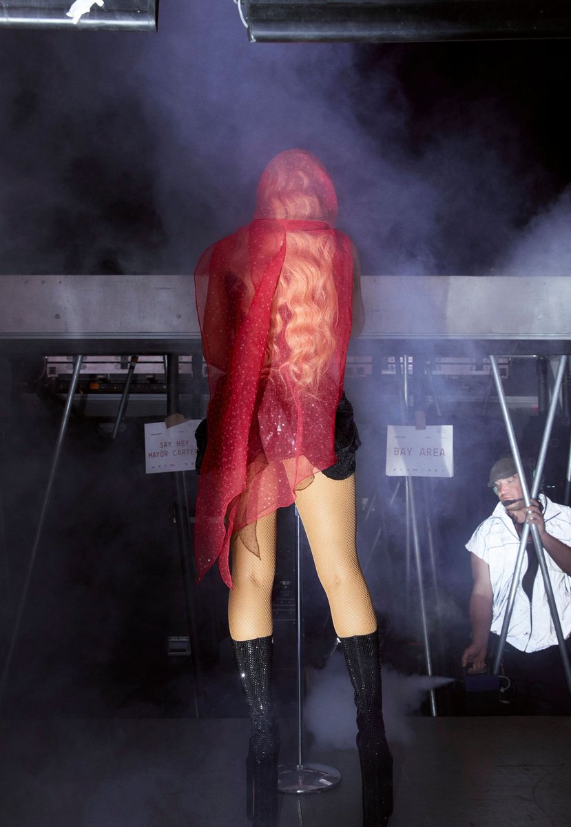 beyonclay's tweet image. beyoncé in custom today i am the mayor for the renaissance world tour, looking like a real life barbie