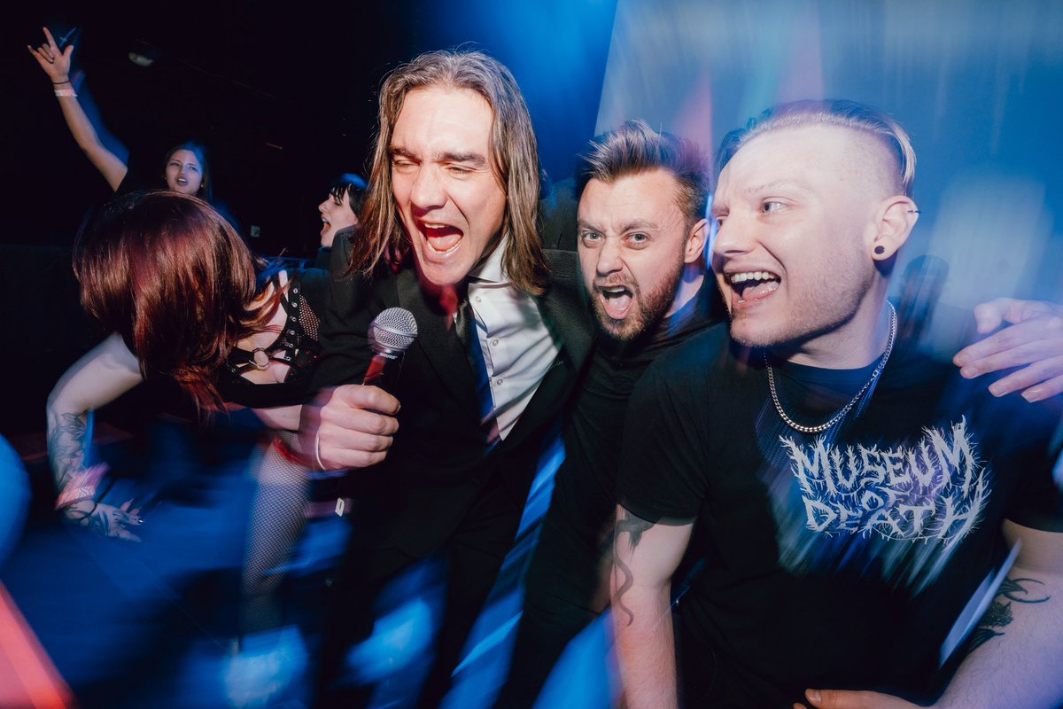 The_Click_Five's tweet image. From Portland to Seattle, LA, and Denver y’all showed up and showed out for our little nostalgia tour! Thanks Emo Nite for having us out. 🤘

📸: @shanphotomaker